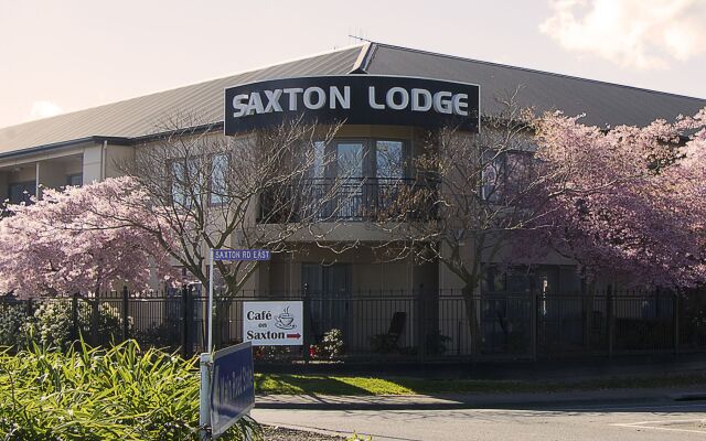 Saxton Lodge