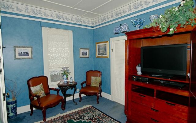 Southern Charm Lodging