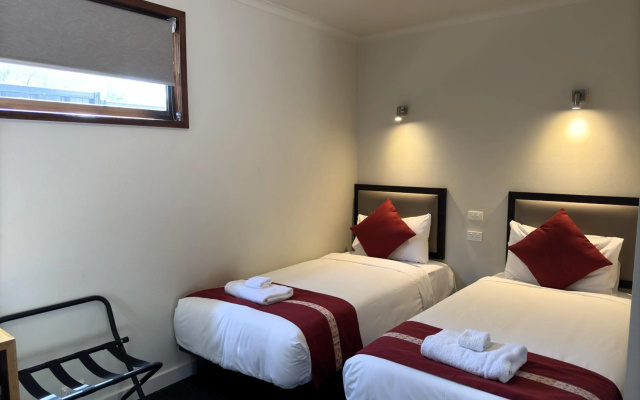 Botanical Motel – Guest Rooms – Hamilton