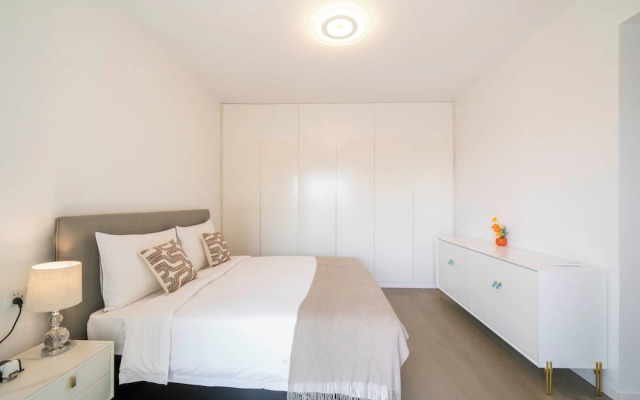 Tyms Elegant 4BR 2BA Apt Xujiahui Malls