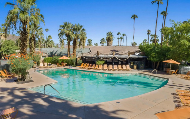 Caliente Tropics Hotel