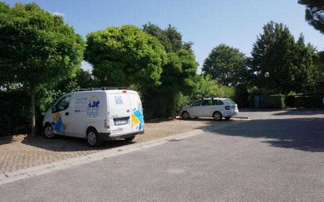 Nice villa in Caorle with shared pool