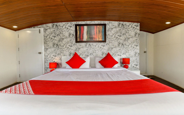 OYO 24611 Houseboat Water Cruise Sharing