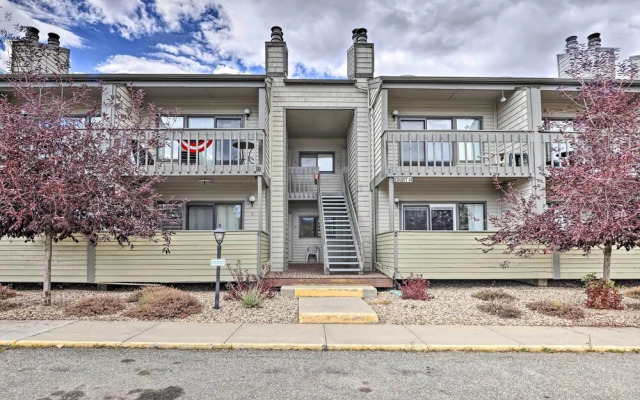 Cozy Mountain Fraser Condo w/ Pool & Hot Tub!