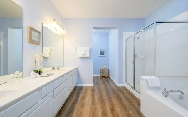 Vista Cay Electra 3 Bedroom Condo by RedAwning