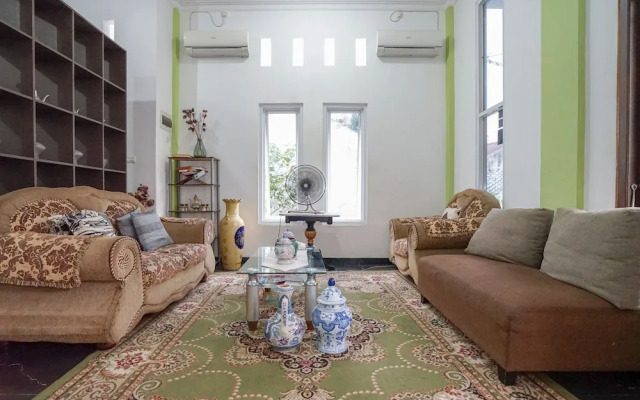 OYO 2036 Afifah Homestay Syariah