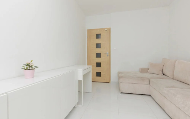 Spacious Targowek Apartment by Renters