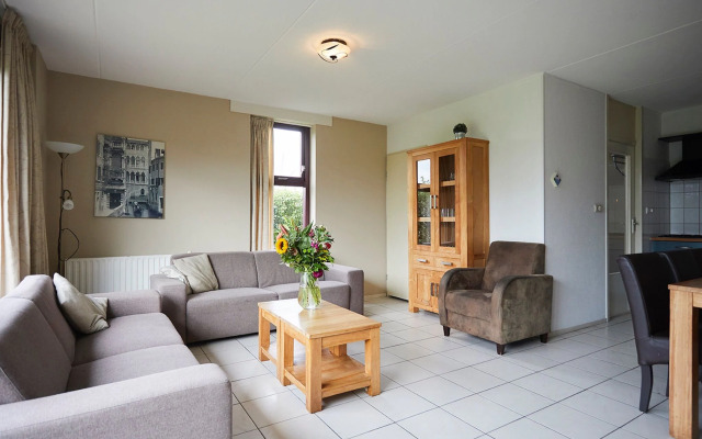 Coy Holiday Home With Large Garden
