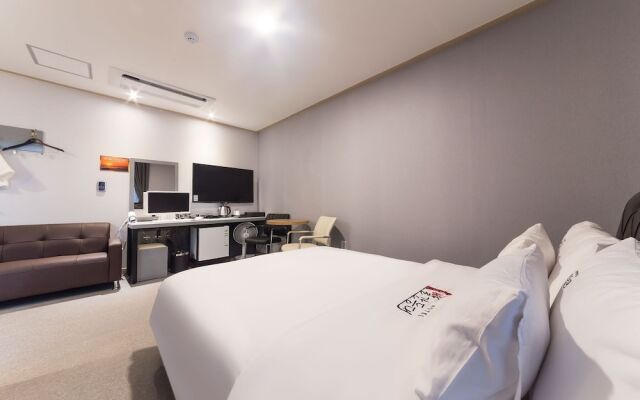 Oido Red Lighthouse Tourist Hotel