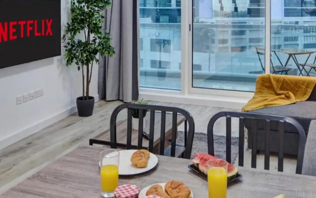 Stunning Apartment with balcony Dubai Marina