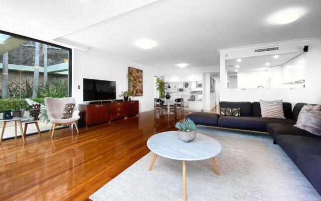 BELLEVUE GARDEN OASIS-hosted by L'Abode