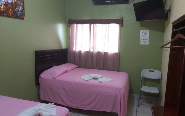 Mados Hotel Tamarindo