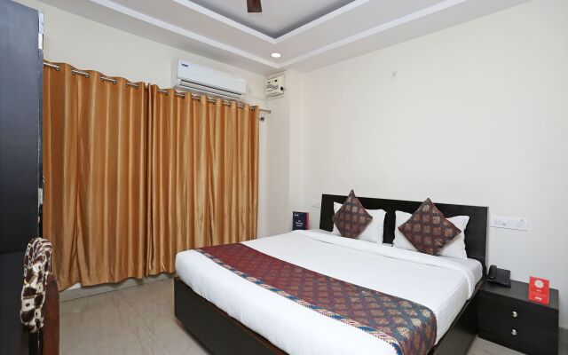 Hotel Sahu Near Kashi Vishwanath Temple Gate