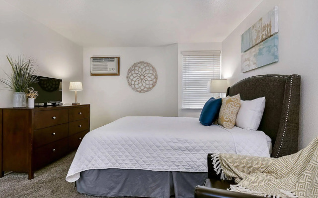 Bond Hotel and Extended Stay