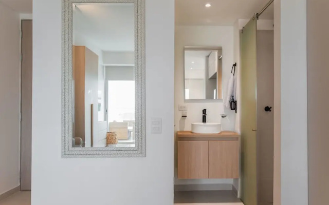 w Spectacular Loft With Balcony in Crespo