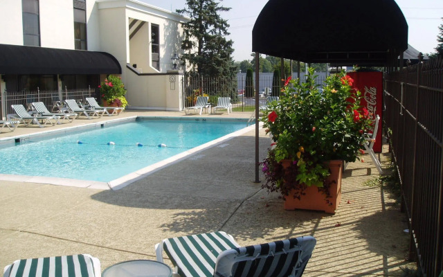 DoubleTree by Hilton St. Louis Airport