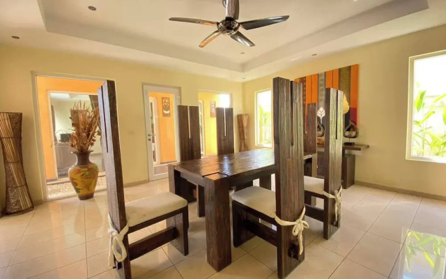 Tropical Luxury 4BR Pool Villa w Game Area