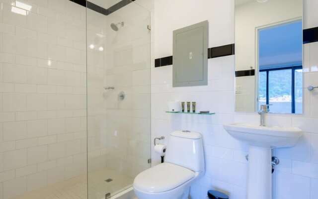 w Artistic Loft in Santa Ana