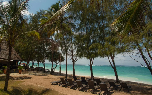 Bahari Dhow Beach Villas