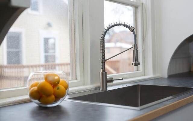 Couple’s Getaway | Walk to UNC |FREE Cruiser Bikes