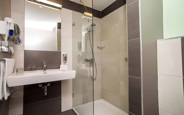 Best Western Plus Lakeside Hotel