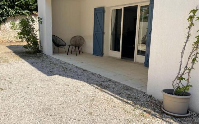 Appart. bas de villa de 50m2 avec parking privatif