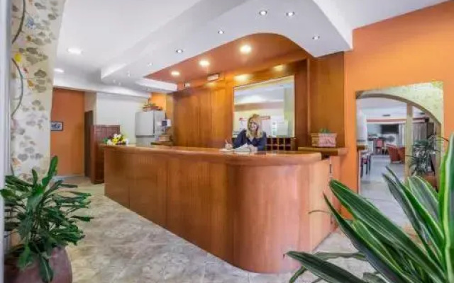Denphill Apartments & Hotel