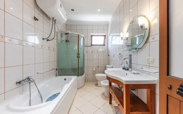 Authentic Lake View Apartment
