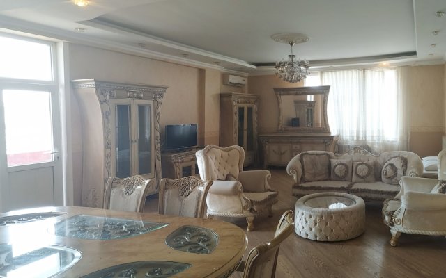 Апартаменты 6 с 3 спальнями в Баку