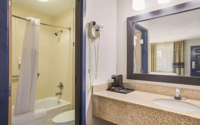 Clarion Pointe Forsyth I-75