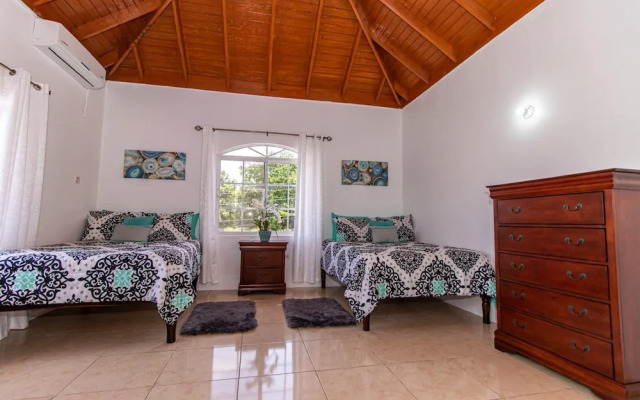 Runaway Bay Gem in Runaway Bay