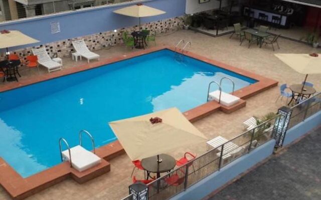 L'avalon Hotel and Suites