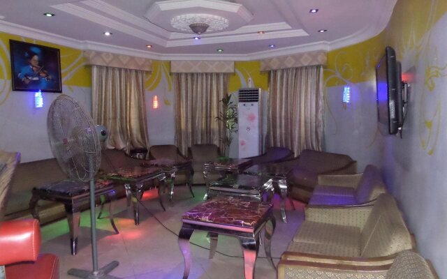 Britannia Hotel & Suites