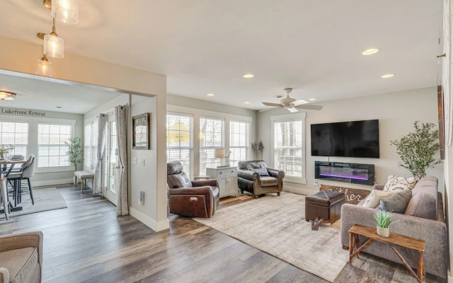 'bittersweet Lakefront Retreat' w/ Hot Tub & Dock!