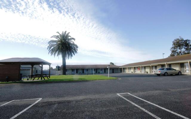 Golden Palms Motel