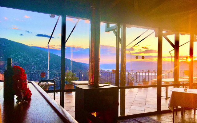 Aiolos Hotel