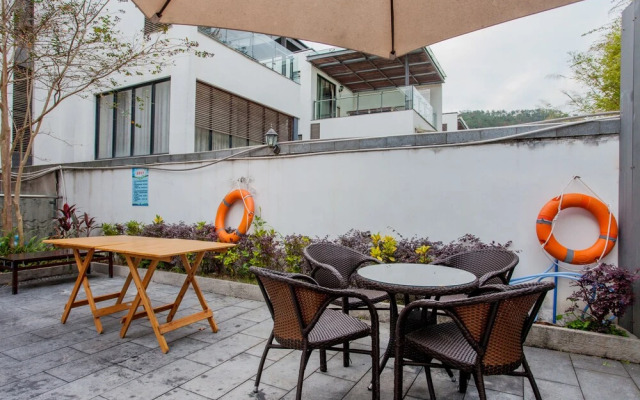 Deluxe Villa in Mingyue Mountain and Stream