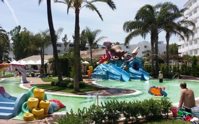 Beachfront apartment in Alcudia beach CB 3