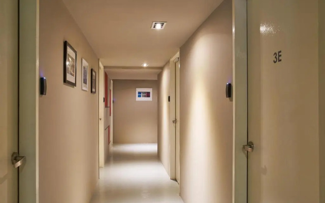 Central 65 Hostel & Cafe