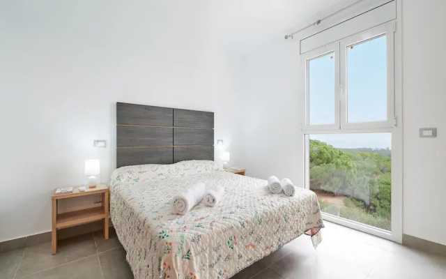 Beautiful Villa With Terrace Near Beach