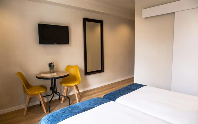 Hotel Adonis Capital