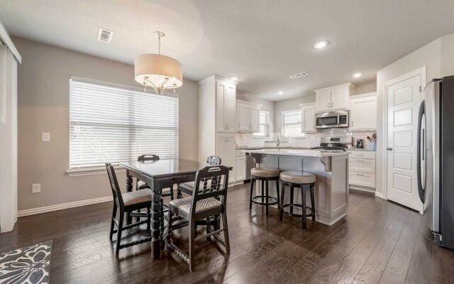 Near Hiking & Biking: Convenient Home in Rogers!