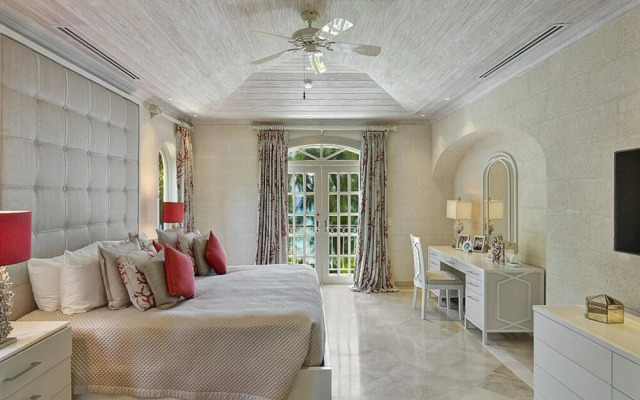 Sunny Vacation Villa 13