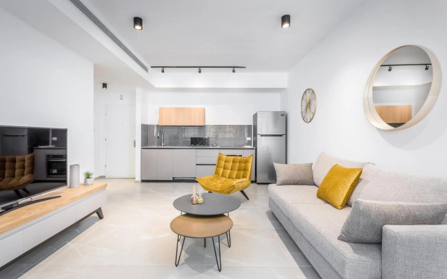 Stunning 1 BDR with balcony on Sheinkin st