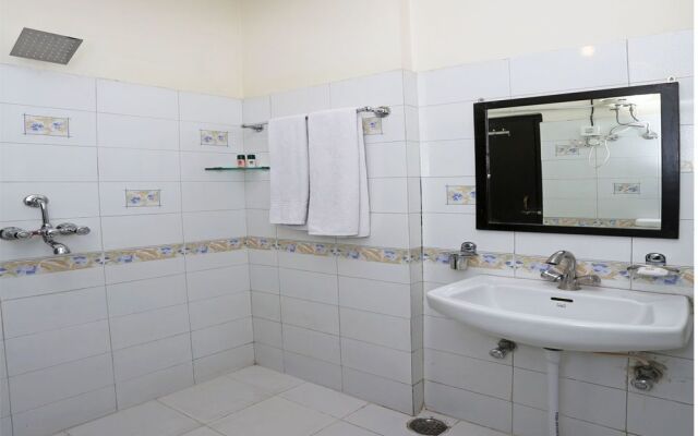OYO 9594 Hotel Shree Residency