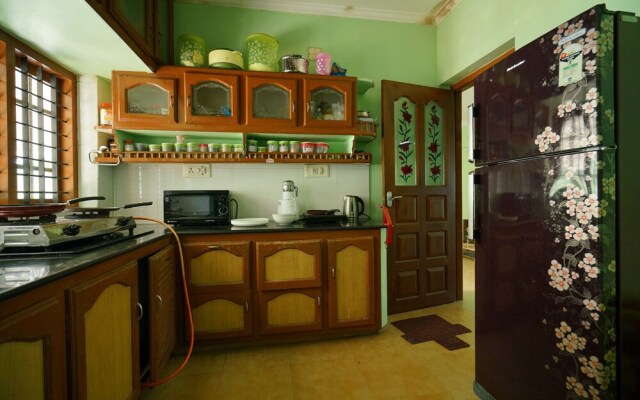 OYO 23359 Home Elegant 2BHK Munnaar Bypass