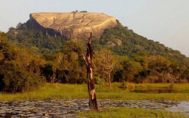 Sigiriya Vee Guest