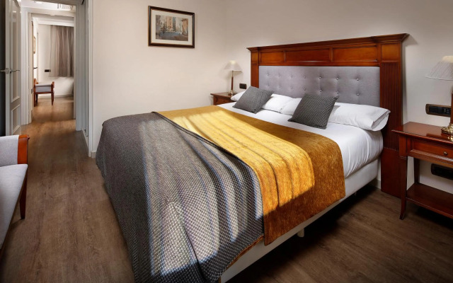 Hispanos 7 Suiza Apartament Restaurant