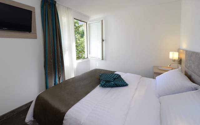 Grand Hotel Adriatic II