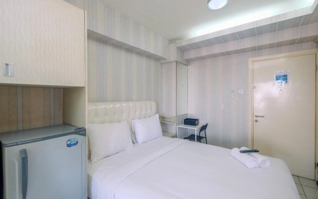 Lovely Studio Green Pramuka Apartment near Shopping Center